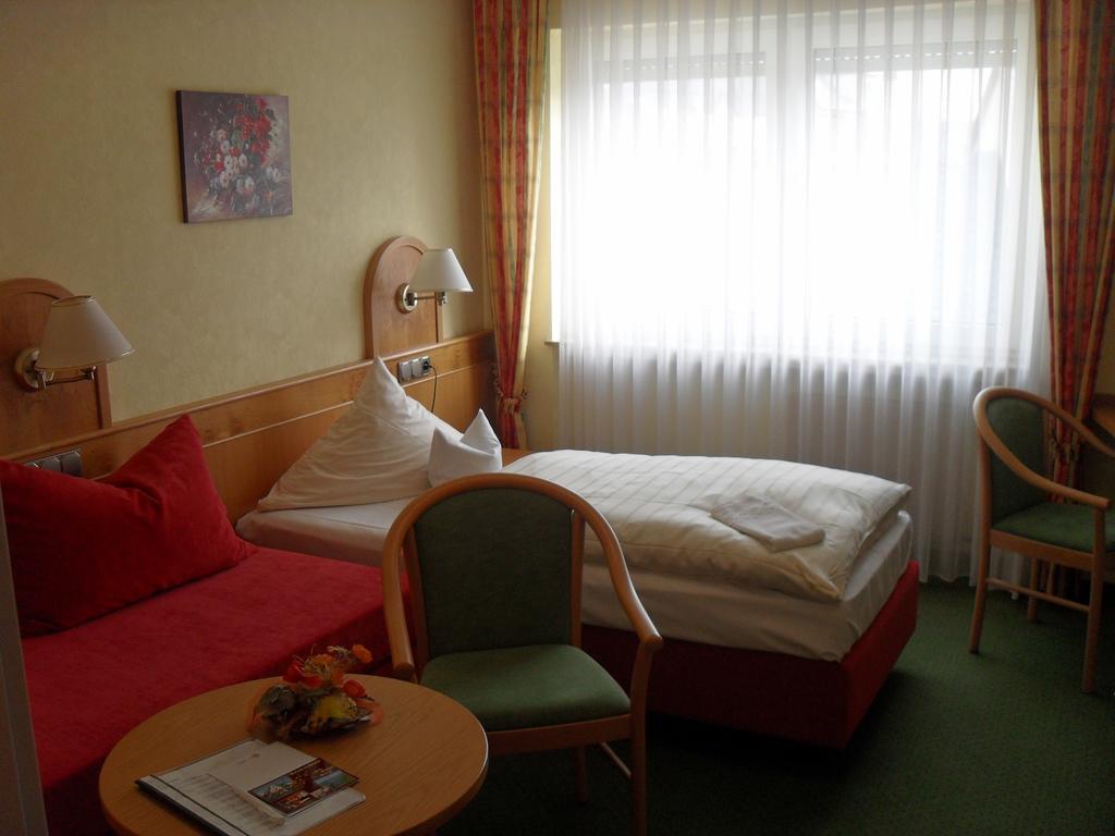 Hotel Reichsschenke Zum Ritter Gotz "Garni" Krov Ruang foto