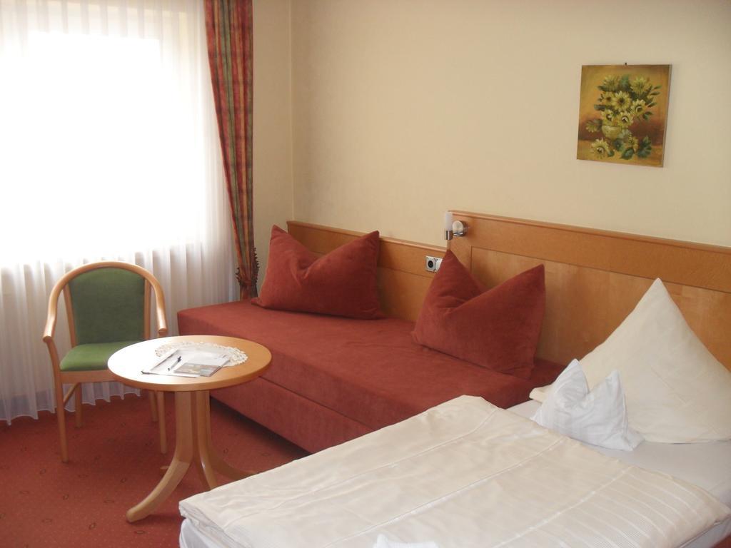Hotel Reichsschenke Zum Ritter Gotz "Garni" Krov Ruang foto