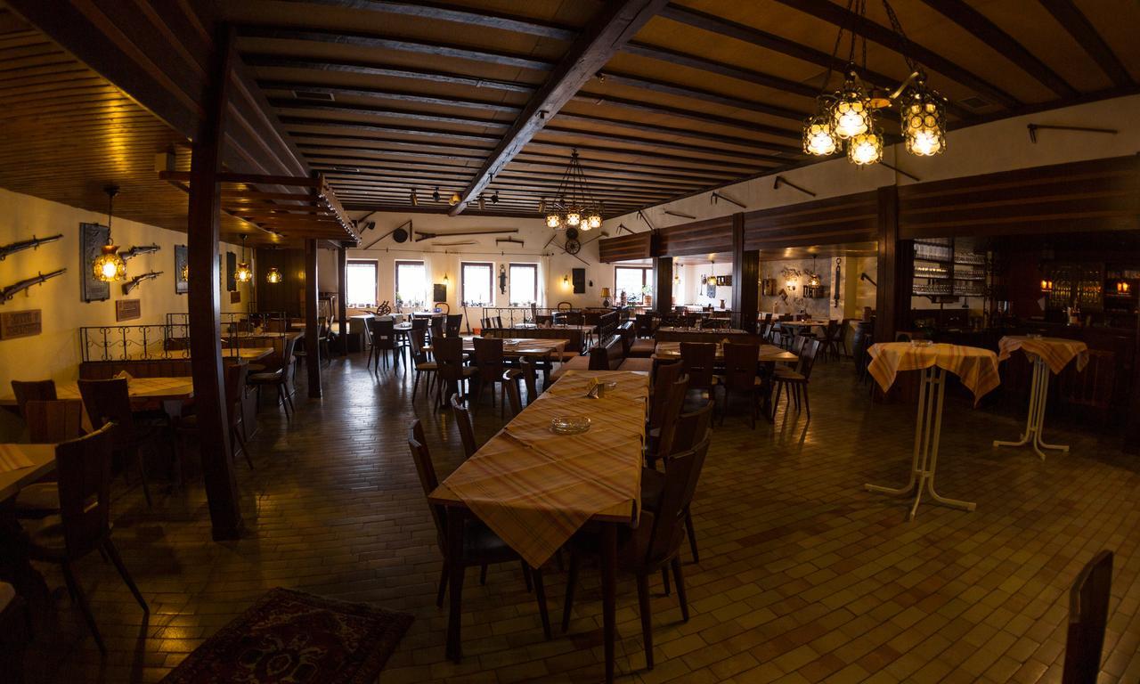 Hotel Reichsschenke Zum Ritter Gotz "Garni" Krov Bagian luar foto