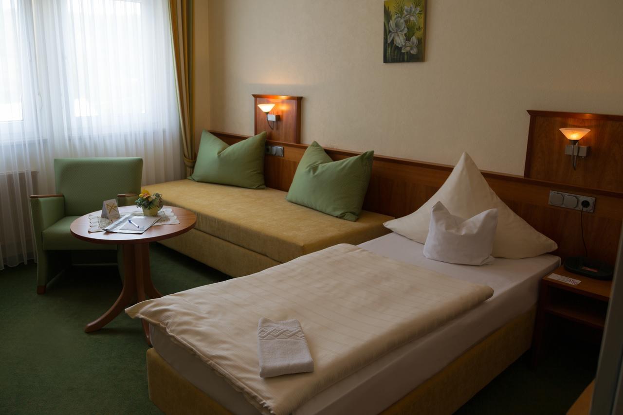 Hotel Reichsschenke Zum Ritter Gotz "Garni" Krov Bagian luar foto