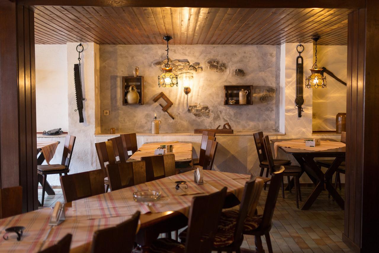 Hotel Reichsschenke Zum Ritter Gotz "Garni" Krov Bagian luar foto