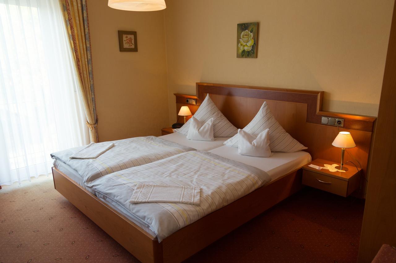 Hotel Reichsschenke Zum Ritter Gotz "Garni" Krov Bagian luar foto