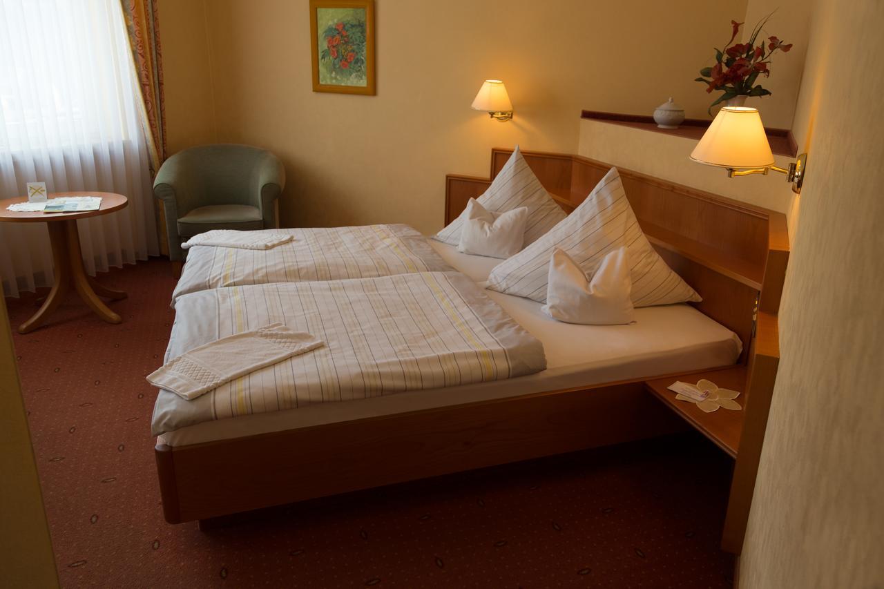 Hotel Reichsschenke Zum Ritter Gotz "Garni" Krov Bagian luar foto